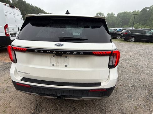 Used 2025 Ford Explorer Active w/ Active Comfort Package RWD image 9
