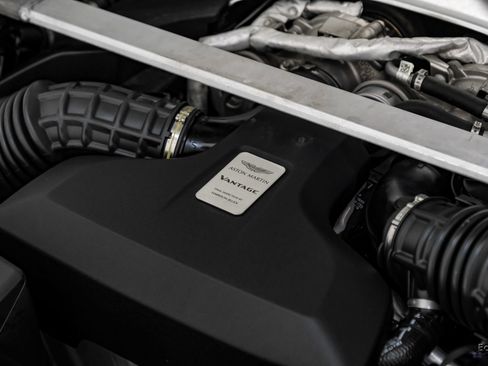 Used 2019 Aston Martin V8 Vantage Coupe RWD image 91