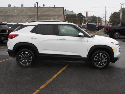 New 2026 Chevrolet TrailBlazer LT w/ LPO, Blackout Package AWD/4WD image 4