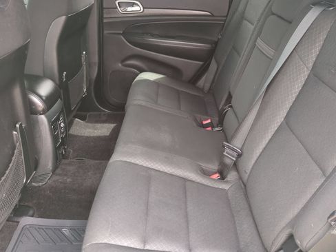 Used 2018 Jeep Grand Cherokee Laredo AWD/4WD image 19