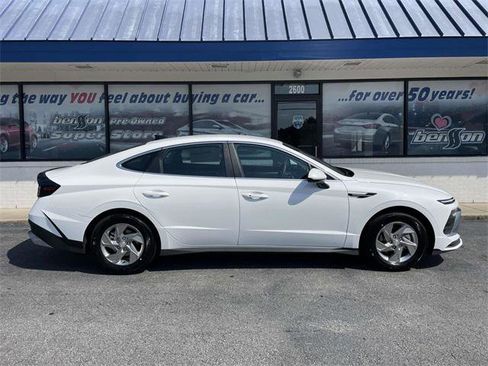 New 2025 Hyundai Sonata SE image 1