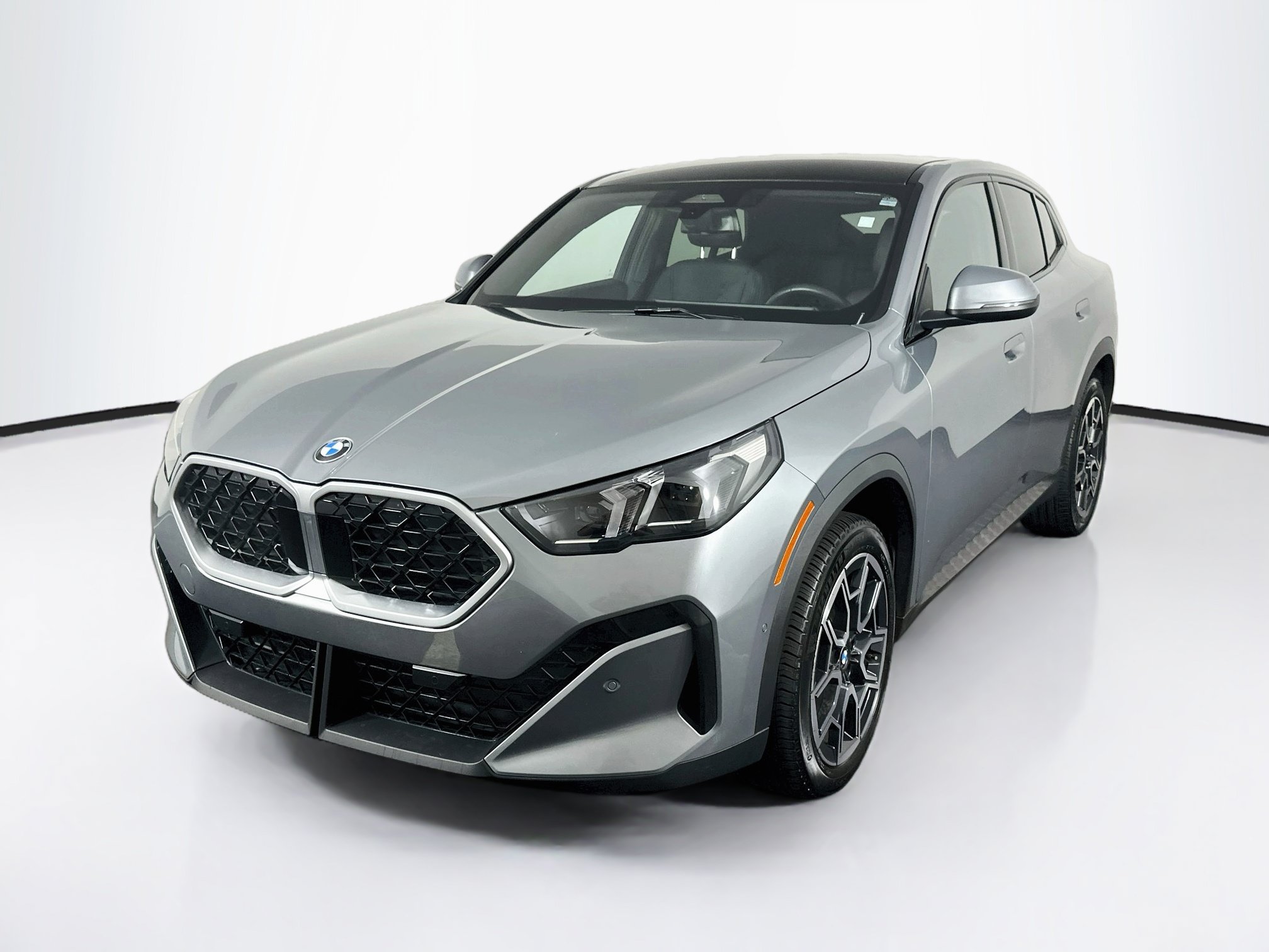Used 2026 BMW X2 xDrive28i AWD/4WD image 3