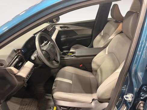 Used 2025 Toyota Camry SE image 10