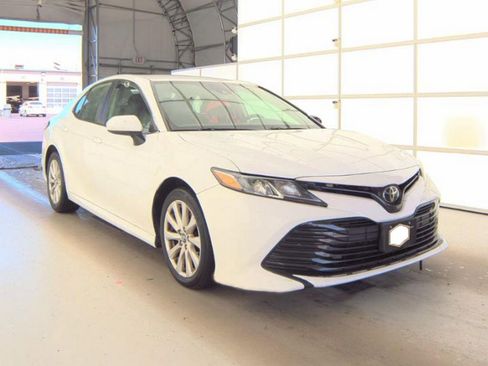Used 2019 Toyota Camry LE FWD image 3