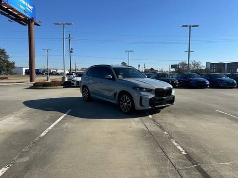 Used 2024 BMW X5 xDrive40i w/ Executive Package image 3