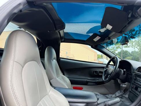 Used 1998 Chevrolet Corvette Coupe RWD image 12