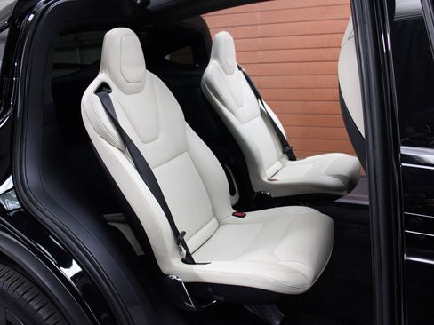 Used 2023 Tesla Model X image 25