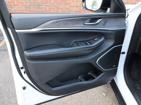 Used 2021 Jeep Grand Cherokee L Limited AWD/4WD image 8