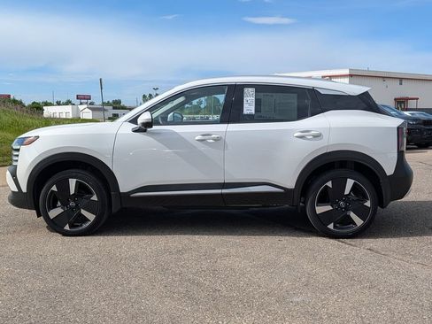 Used 2025 Nissan Kicks SR FWD image 4
