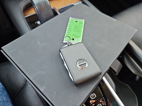 Used 2021 Volvo XC90 T8 Inscription Expression w/ Protection Package Premier image 20