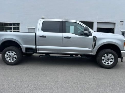 Used 2024 Ford F250 XLT AWD/4WD image 9