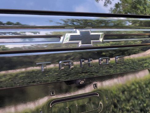 Used 2021 Chevrolet Tahoe Z71 w/ Z71 Signature Package AWD/4WD image 5