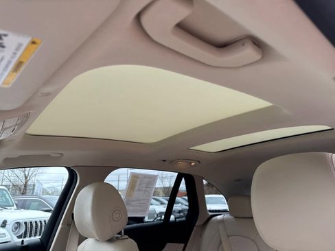 Used 2021 Mercedes-Benz GLC 300 4MATIC image 14