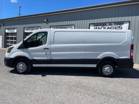 Used 2023 Ford Transit 150 Low Roof AWD image 4