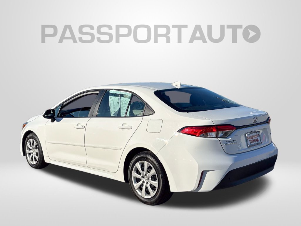 Used 2025 Toyota Corolla LE FWD image 4