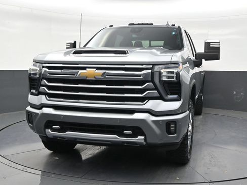 Used 2024 Chevrolet Silverado 2500 High Country w/ Technology Package AWD/4WD image 8