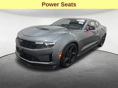 Used 2022 Chevrolet Camaro LT RWD image 4