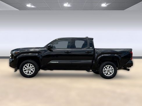 Used 2025 Toyota Tacoma SR5 AWD/4WD image 2