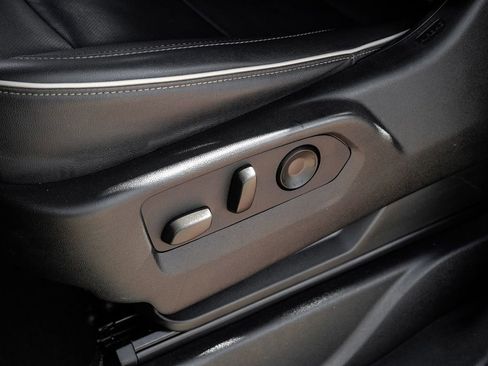 Used 2024 Chevrolet Suburban Premier image 34