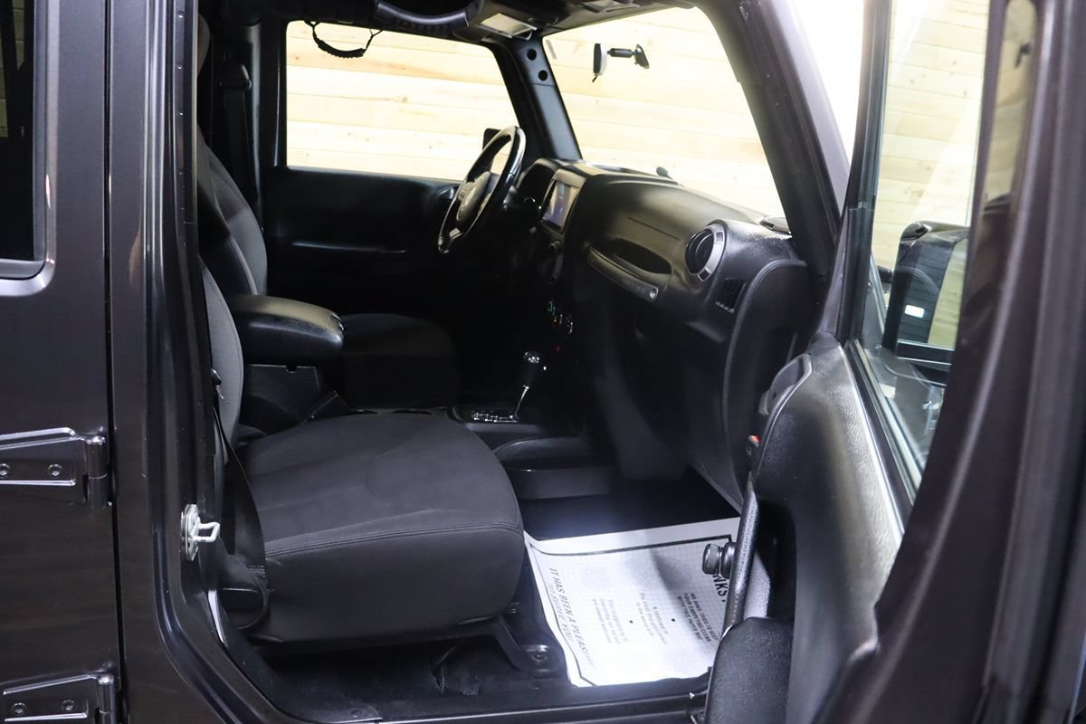 Used 2017 Jeep Wrangler Unlimited Sport w/ Connectivity Group AWD/4WD image 60
