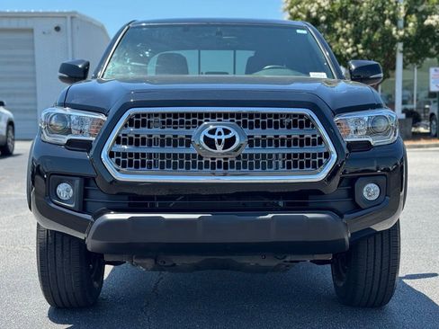 Used 2017 Toyota Tacoma TRD Off-Road AWD/4WD image 4