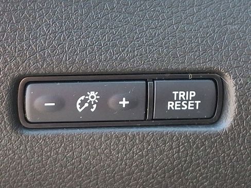 Used 2021 Nissan Rogue Sport S image 25