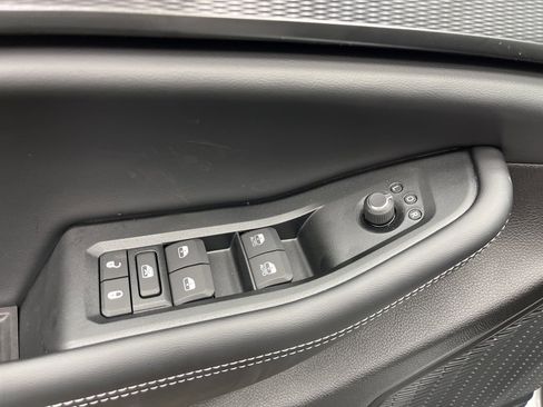 New 2025 Jeep Grand Cherokee Altitude image 7