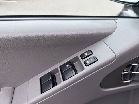 Used 2016 Nissan Frontier SV image 14