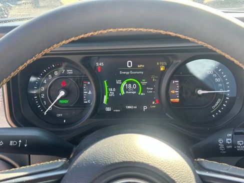 Used 2024 Jeep Wrangler Unlimited AWD/4WD image 27