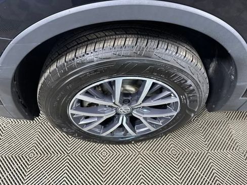 Used 2021 Volkswagen Tiguan S image 10