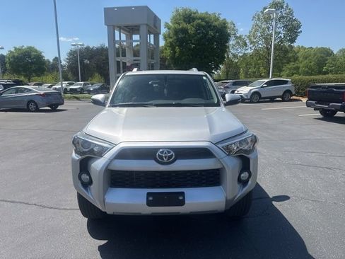 Used 2016 Toyota 4Runner SR5 Premium image 2