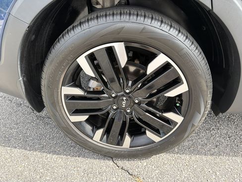 Used 2024 Kia Telluride SX w/ Towing Package FWD image 26