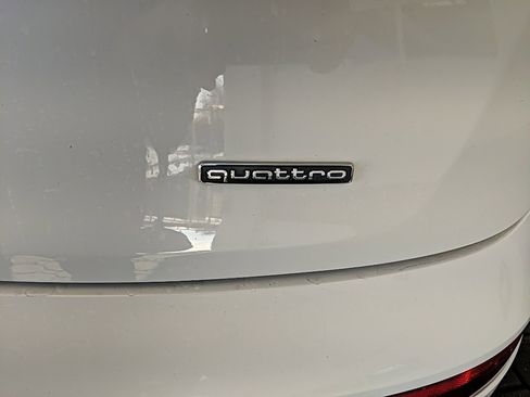 Used 2021 Audi Q5 Prestige image 8