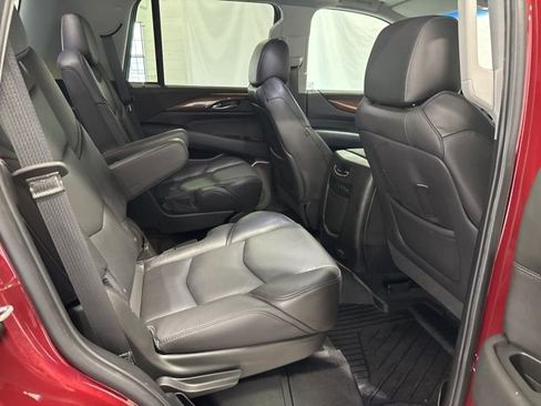 Used 2018 Cadillac Escalade Luxury image 16