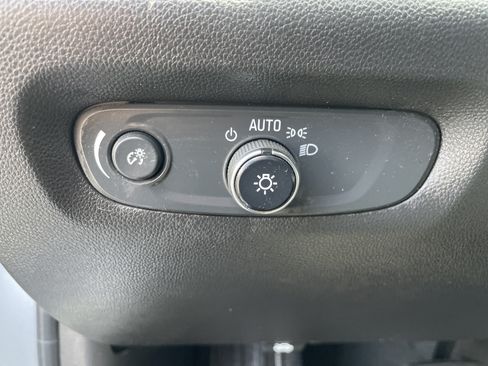 Used 2021 Chevrolet Traverse LS AWD/4WD image 30