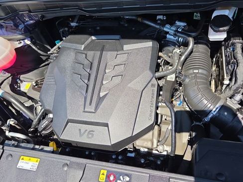 Used 2025 Kia Carnival FWD image 10