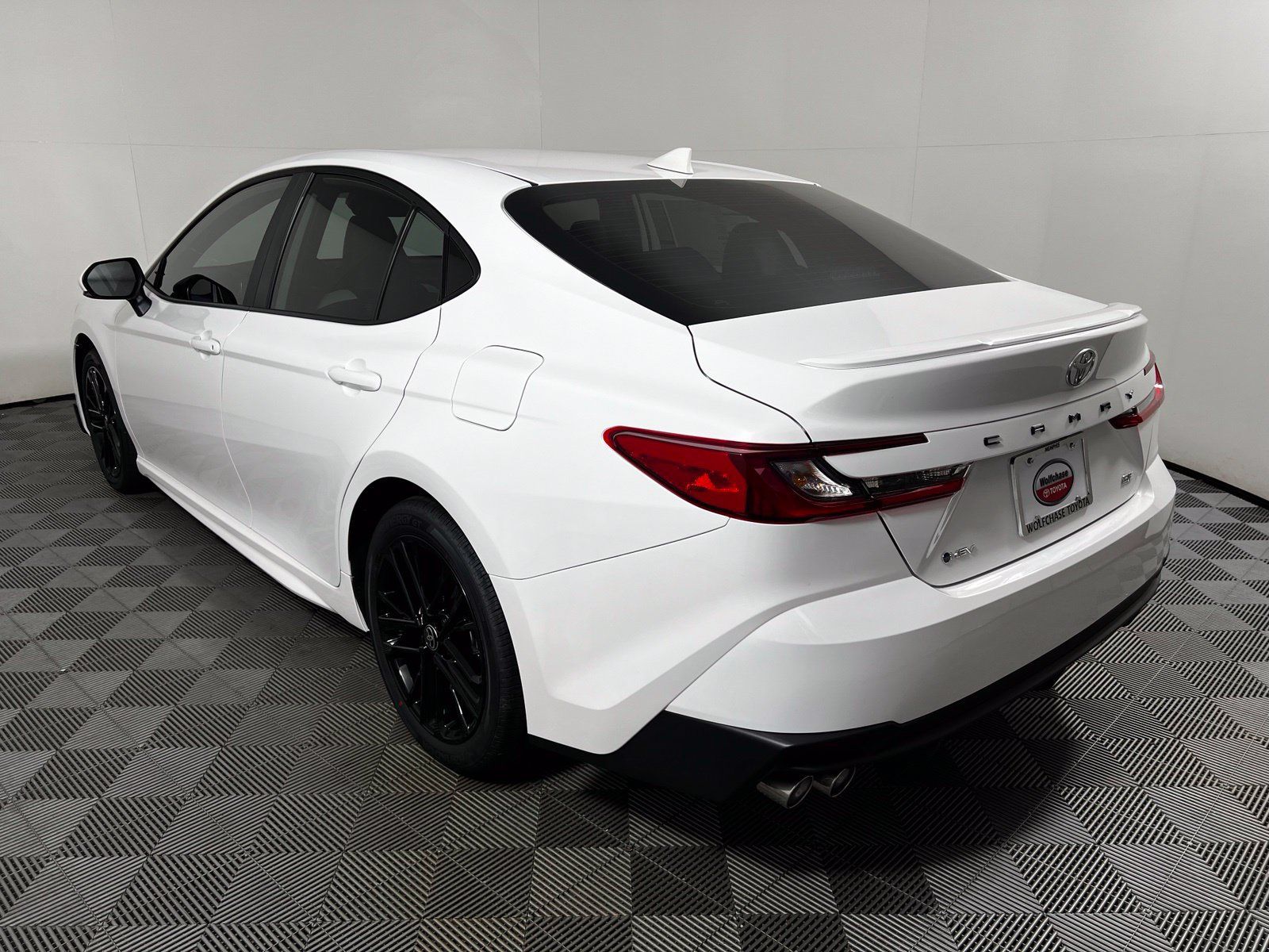 Used 2025 Toyota Camry SE w/ Convenience Package FWD image 7