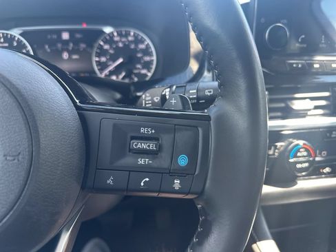 Used 2025 Nissan Pathfinder SL AWD/4WD image 15