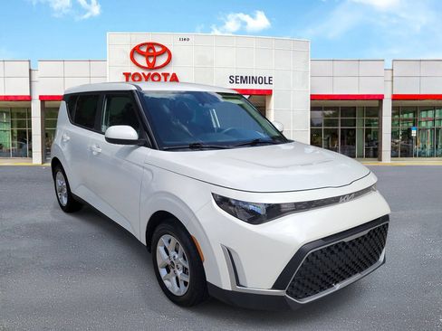 Used 2025 Kia Soul LX w/ LX Technology Package FWD image 2