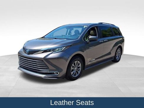 Used 2021 Toyota Sienna XLE FWD image 4