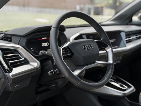 Used 2025 Audi Q4 e-tron Premium Plus w/ Premium Plus AWD/4WD image 9