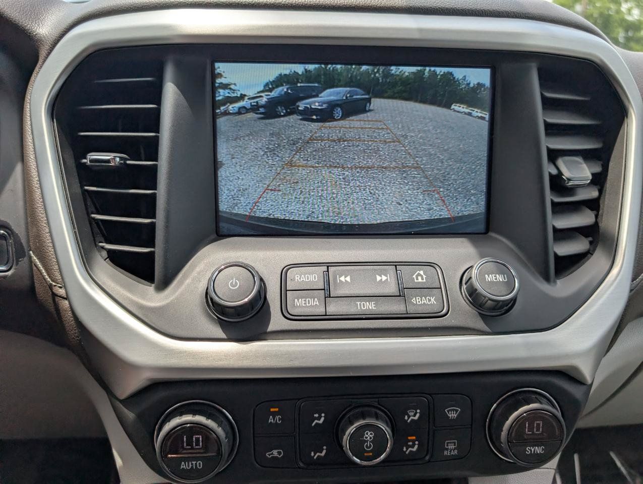 Used 2019 GMC Acadia SLT FWD image 17