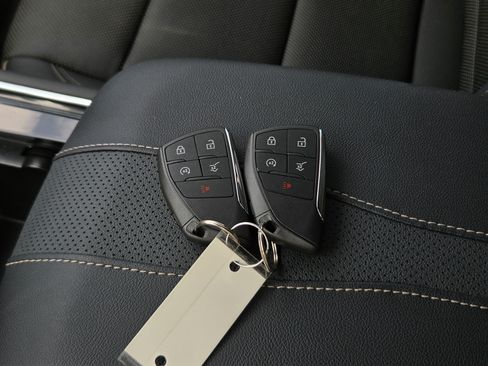 Used 2026 Chevrolet Traverse High Country FWD image 32