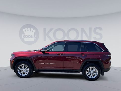 Used 2024 Jeep Grand Cherokee Limited w/ Luxury Tech Group II AWD/4WD image 2