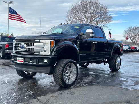 Used 2019 Ford F250 Platinum w/ Platinum Ultimate Package AWD/4WD image 3