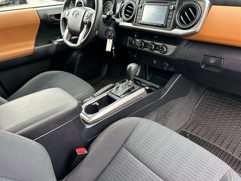 Used 2017 Toyota Tacoma SR5 w/ Tow Package AWD/4WD image 14