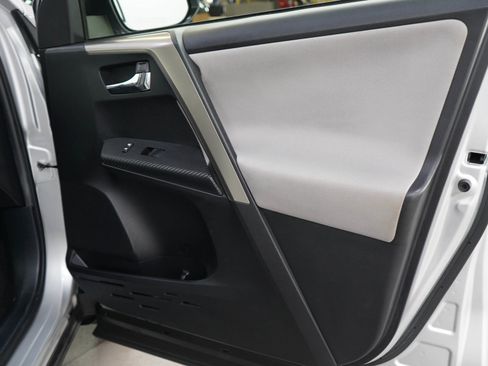Used 2015 Toyota RAV4 XLE AWD/4WD image 9