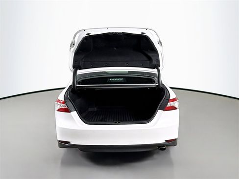 Used 2018 Toyota Camry L image 24