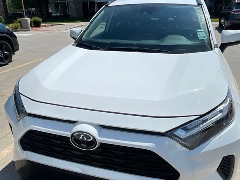 Used 2025 Toyota RAV4 XLE AWD/4WD image 9