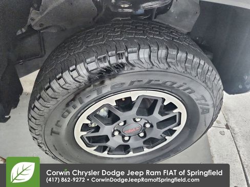 Used 2025 Toyota Tacoma TRD Off-Road image 32